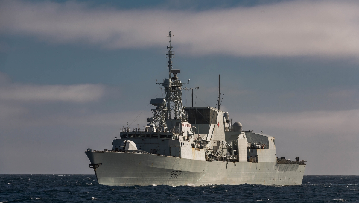 HMCS Ville de Québec, ship at sea
