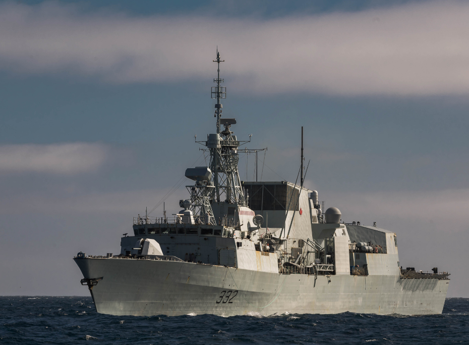 HMCS Ville de Québec, ship at sea